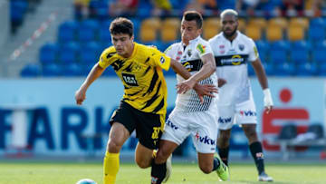 ALTACH, AUSTRIA - AUGUST 12: (BILD ZEITUNG OUT) Giovanni Reyna of Borussia Dortmund and Manfred Fischer of SC Rheindorf Altach battle for the ball during the pre-season friendly match between Borussia Dortmund and SC Altach at Cashpoint Arena on August 12, 2020 in Altach, Austria. (Photo by Roland Krivec/DeFodi Images via Getty Images)