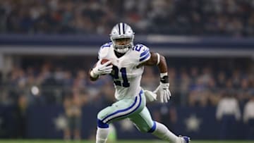 Sep 25, 2016; Arlington, TX, USA; Dallas Cowboys running back Ezekiel Elliott (21) runs with the ball against the Chicago Bears at AT&T Stadium. Mandatory Credit: Matthew Emmons-USA TODAY Sports