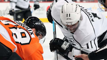 PHILADELPHIA, PA - FEBRUARY 07: Claude Giroux #28 of the Philadelphia Flyers and Anze Kopitar #11 of the Los Angeles Kings keep their eye on the puck prior to a face-off on February 7, 2019 at the Wells Fargo Center in Philadelphia, Pennsylvania. (Photo by Len Redkoles/NHLI via Getty Images)