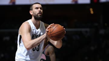 hicago Bulls v Memphis GrizzliesMEMPHIS, TN - MARCH 15: Marc Gasol #33 of the Memphis Grizzlies shoots a free throw during the game against the Chicago Bulls on March 15, 2018 at FedExForum in Memphis, Tennessee. NOTE TO USER: User expressly acknowledges and agrees that, by downloading and or using this photograph, User is consenting to the terms and conditions of the Getty Images License Agreement. Mandatory Copyright Notice: Copyright 2018 NBAE (Photo by Joe Murphy/NBAE via Getty Images)Getty ID: 932620592