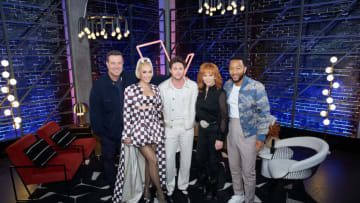 THE VOICE -- "Blind Auditions" Episode Coaches -- Pictured: (l-r) Carson Daly, Gwen Stefani, Niall Horan, Reba McEntire, John Legend -- (Photo by: Tyler Golden/NBC)