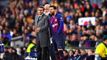 BARCELONA, SPAIN - DECEMBER 11: Lionel Messi of FC Barcelona talks with Barcelona head coach Ernesto Valverde before coming on as a substitute during the UEFA Champions League Group B match between FC Barcelona and Tottenham Hotspur at Camp Nou on December 11, 2018 in Barcelona, Spain. (Photo by Chris Brunskill/Fantasista/Getty Images)