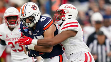 Auburn footballDec 28, 2021; Birmingham, Alabama, USA; Houston Cougars linebacker Deontay Anderson (2) wraps up Auburn Tigers tight end John Samuel Shenker (47) during the second half of the 2021 Birmingham Bowl at Protective Stadium. Mandatory Credit: Marvin Gentry-USA TODAY Sports