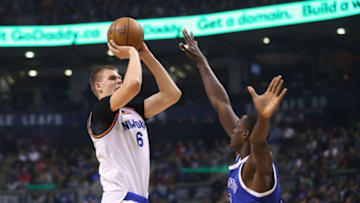 TORONTO, ON - NOVEMBER 12: Kristaps Porzingis #6 of the New York Knicks shoots during NBA game action as Pascal Siakam #43 of the Toronto Raptors attempts to defend at Air Canada Centre on November 12, 2016 in Toronto, Canada. (Photo by Tom Szczerbowski/Getty Images)