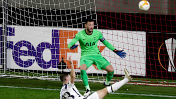 ANTWERPEN, BELGIUM - OCTOBER 29: (L-R) Ben Davies, Hugo Lloris of Tottenham Hotspur during the UEFA Europa (Photo by Angelo Blankespoor/Soccrates/Getty Images)