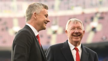 BARCELONA, SPAIN - APRIL 16: Sir Alex Ferguson speaks to Ole Gunnar Solskjaer, Manager of Manchester United on the pitch prior to the UEFA Champions League Quarter Final second leg match between FC Barcelona and Manchester United at Camp Nou on April 16, 2019 in Barcelona, Spain. (Photo by Michael Regan/Getty Images)