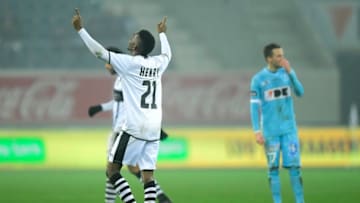 GENT, BELGIUM - FEBRUARY 11 : Henry Onyekuru Chukwuemeka forward of Eupen celebrates scoring the only goal, Danijel Milicevic midfielder of KAA Gent looks dejected during the Jupiler Pro League match between KAA Gent and KAS Eupen in the Ghelamco Arena stadium on February 11, 2017 in Gent, Belgium, 11/02/2017 ( Photo by Nico Vereecken / Photonews via Getty Images)