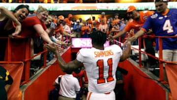 SYRACUSE, NEW YORK - SEPTEMBER 14: Isaiah Simmons #18 of the Clemson Tigers at the Carrier Dome on September 14, 2019 in Syracuse, New York. (Photo by Bryan M. Bennett/Getty Images)