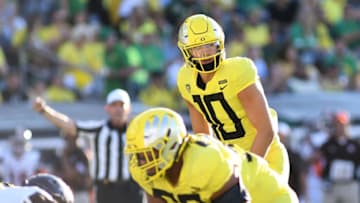 EUGENE, OR - SEPTEMBER 01: University of Oregon QB Justin Herbert (10) audibles at the line of scrimmage during a college football game between the Oregon Ducks and Bowling Green Falcons on September 1, 2018, at Autzen Stadium in Eugene, Oregon. (Photo by Brian Murphy/Icon Sportswire via Getty Images)
