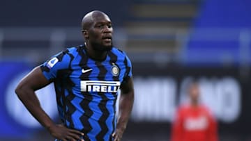MILAN, ITALY - APRIL 07: Romelu Lukaku of FC Internazionale looks on during the Serie A match between FC Internazionale and US Sassuolo at Stadio Giuseppe Meazza on April 07, 2021 in Milan, Italy. (Photo by Alessandro Sabattini/Getty Images)