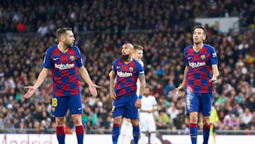 MADRID, SPAIN - MARCH 01: Jordi Alba and Sergio Busquets of FC Barcelona protesting a referee decision during the Liga match between Real Madrid CF and FC Barcelona at Estadio Santiago Bernabeu on March 01, 2020 in Madrid, Spain. (Photo by Mateo Villalba/Quality Sport Images/Getty Images)