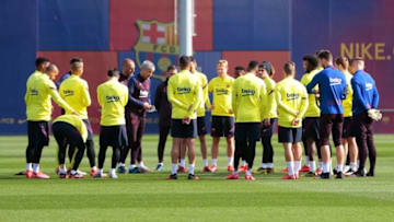 Barcelona's Spanish coach Quique Setien (C-L) speaks to players during a training session at the Joan Gamper training ground in Sant Joan Despi in the outskirts of Barcelona on February 29, 2020 on the eve of the Spanish League football match between Real Madrid and Barcelona. (Photo by Pau Barrena / AFP) (Photo by PAU BARRENA/AFP via Getty Images)