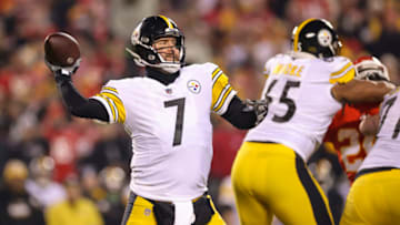 KANSAS CITY, MO - JANUARY 16: Ben Roethlisberger #7 of the Pittsburgh Steelers throws a first quarter pass against the Kansas City Chiefs during the AFC Wild Card Playoff game at Arrowhead Stadium on January 16, 2022 in Kansas City, Missouri. (Photo by David Eulitt/Getty Images)