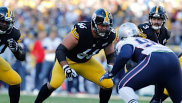 PITTSBURGH, PA - OCTOBER 23: David DeCastro #66 of the Pittsburgh Steelers in action against the New England Patriots at Heinz Field on October 23, 2016 in Pittsburgh, Pennsylvania. (Photo by Justin K. Aller/Getty Images)