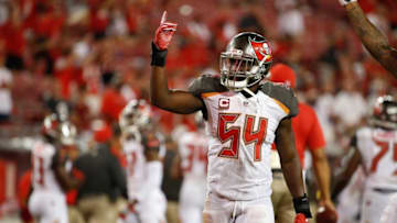 Sep 25, 2016; Tampa, FL, USA; Tampa Bay Buccaneers outside linebacker Lavonte David (54) gets the crowd pumped up against the Los Angeles Rams during the fourth quarter at Raymond James Stadium. Los Angeles Rams defeated the Tampa Bay Buccaneers 37-32. Mandatory Credit: Kim Klement-USA TODAY Sports