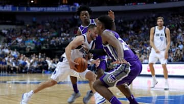 DALLAS, TX - OCTOBER 20: J.J. Barea