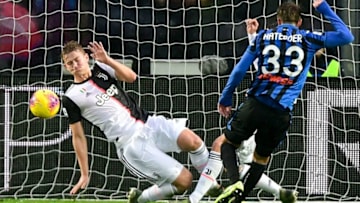 Juventus' Dutch defender Matthijs de Ligt (L) saves a ball on the goal line during the Italian Serie A football match Atalanta Bergamo vs Juventus on November 23, 2019 at the Atleti Azzurri d'Italia stadium in Bergamo. (Photo by Miguel MEDINA / AFP) (Photo by MIGUEL MEDINA/AFP via Getty Images)