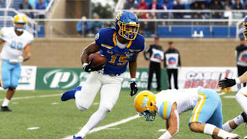 South Dakota State’s Cade Johnson (15) sprints past Long Island University’s Liam McIntyre during the first quarter of the Jackrabbits’ matchup against the Sharks Saturday afternoon in Brookings. Jason Salzman/For the Argus LeaderImg 9874