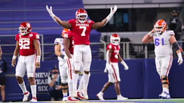 Dec 30, 2020; Arlington, TX, USA; Oklahoma Sooners defensive end Ronnie Perkins (7) reacts during the second half against the Florida Gators at AT&T Stadium. Mandatory Credit: Kevin Jairaj-USA TODAY Sports