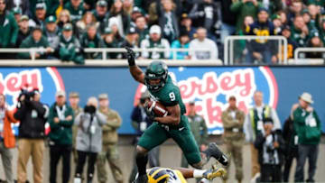 Michigan State running back Kenneth Walker III (9) runs against Michigan defensive back Brad Hawkins (2) during the first half at Spartan Stadium in East Lansing on Saturday, Oct. 30, 2021.Syndication Detroit Free Press