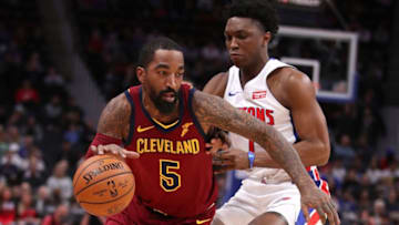 DETROIT, MICHIGAN - NOVEMBER 19: JR Smith #5 of the Cleveland Cavaliers tries to drive around Stanley Johnson #7 of the Detroit Pistons during the first half at Little Caesars Arena on November 19, 2018 in Detroit, Michigan. (Photo by Gregory Shamus/Getty Images)