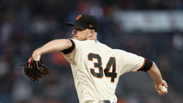 SAN FRANCISCO, CA - AUGUST 27: Chris Stratton #34 of the San Francisco Giants pitches against the Arizona Diamondbacks in the first inning at AT&T Park on August 27, 2018 in San Francisco, California. (Photo by Ezra Shaw/Getty Images)