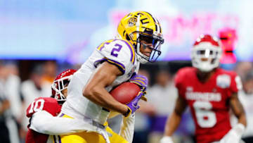 ATLANTA, GEORGIA - DECEMBER 28: Wide receiver Justin Jefferson #2 of the LSU Tigers completes a catch over wide receiver Theo Wease #10 of the Oklahoma Sooners during the Chick-fil-A Peach Bowl at Mercedes-Benz Stadium on December 28, 2019 in Atlanta, Georgia. (Photo by Kevin C. Cox/Getty Images)