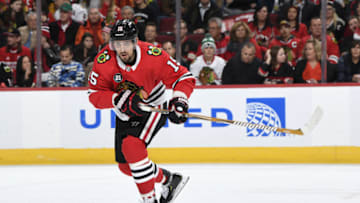 CHICAGO, IL - NOVEMBER 16: Artem Anisimov #15 of the Chicago Blackhawks watches for the puck in the first period against the Los Angeles Kings at the United Center on November 16, 2018 in Chicago, Illinois. The Los Angeles Kings defeated the Chicago Blackhawks 2-1. (Photo by Bill Smith/NHLI via Getty Images)