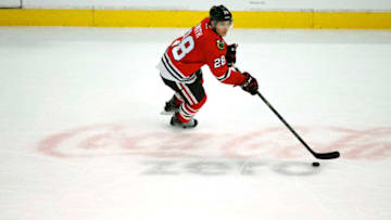 Chicago Blackhawks right wing Ben Smith (28) skates with the puck during the second period on Sunday, Feb. 15, 2015, at the United Center in Chicago. (Jose M. Osorio/Chicago Tribune/TNS via Getty Images)