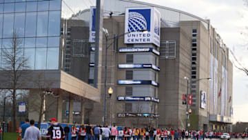 CHICAGO, IL - APRIL 15: A general view of the United Center as both Chicago Blackhawks and Nashville Predators fans get ready to enter the stadium prior to the start of game 2 of the first round of the 2017 NHL Stanley Cup Playoffs between the Chicago Blackhawks and the Nashville Predators on April 15, 2017, at the United Center in Chicago, IL. (Photo by Robin Alam/Icon Sportswire via Getty Images)