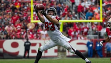 November 8, 2015; Santa Clara, CA, USA; Atlanta Falcons tight end Jacob Tamme (83) reaches for the football during the second quarter against the San Francisco 49ers at Levi