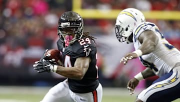 Oct 23, 2016; Atlanta, GA, USA; Atlanta Falcons running back Devonta Freeman (24) runs the ball against the San Diego Chargers in the second quarter at the Georgia Dome. Mandatory Credit: Brett Davis-USA TODAY Sports