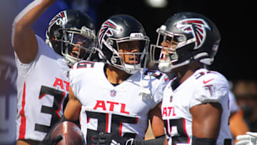 EAST RUTHERFORD, NEW JERSEY - SEPTEMBER 26: (NEW YORK DAILIES OUT) Isaiah Oliver #26 of the Atlanta Falcons in action against the New York Giants at MetLife Stadium on September 26, 2021 in East Rutherford, New Jersey.Atlanta Falcons defeated the New York Giants 17-14. (Photo by Mike Stobe/Getty Images)