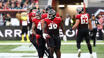 LONDON, ENGLAND - OCTOBER 10: Mike Davis #28 of the Atlanta Falcons celebrates after scoring a touchdown during the NFL London 2021 match between New York Jets and Atlanta Falcons at Tottenham Hotspur Stadium on October 10, 2021 in London, England. (Photo by Ryan Pierse/Getty Images)