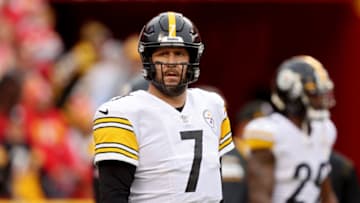KANSAS CITY, MISSOURI - DECEMBER 26: Ben Roethlisberger #7 of the Pittsburgh Steelers warms up before the game against the Kansas City Chiefs at Arrowhead Stadium on December 26, 2021 in Kansas City, Missouri. (Photo by Jamie Squire/Getty Images)