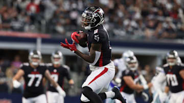 Nov 14, 2021; Arlington, Texas, USA; Atlanta Falcons tight end Kyle Pitts makes a reception in the first quarter against the Dallas Cowboys at AT&T Stadium. Mandatory Credit: Matthew Emmons-USA TODAY Sports