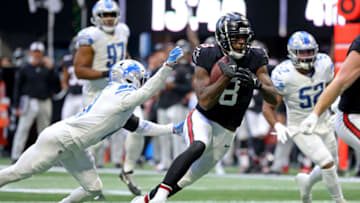 Dec 26, 2021; Atlanta, Georgia, USA; Atlanta Falcons tight end Kyle Pitts (8) runs after a catch during the fourth quarter against the Detroit Lions at Mercedes-Benz Stadium. Mandatory Credit: Jason Getz-USA TODAY Sports