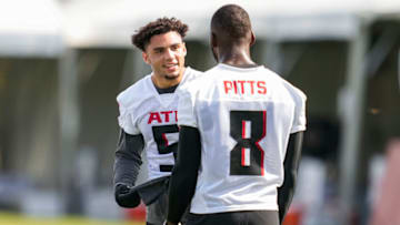 Jul 27, 2022; Flowery Branch, GA, USA; Atlanta Falcons wide receiver Drake London (5) talks to tight end Kyle Pitts (8) during training camp at IBM Performance Field. Mandatory Credit: Dale Zanine-USA TODAY Sports