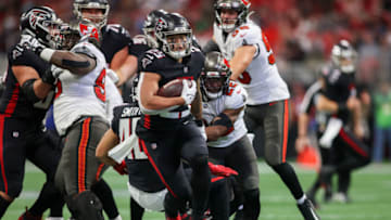 Jan 8, 2023; Atlanta, Georgia, USA; Atlanta Falcons running back Tyler Allgeier (25) runs the ball against the Tampa Bay Buccaneers in the first quarter at Mercedes-Benz Stadium. Mandatory Credit: Brett Davis-USA TODAY Sports
