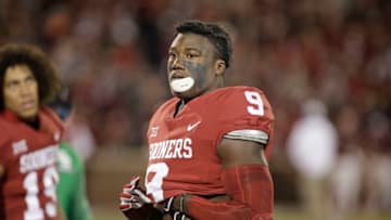 NORMAN, OK - OCTOBER 28: Linebacker Kenneth Murray #9 of the Oklahoma Sooners warms up before the game against the Texas Tech Red Raiders at Gaylord Family Oklahoma Memorial Stadium on October 28, 2017 in Norman, Oklahoma. Oklahoma defeated Texas Tech 49-27. (Photo by Brett Deering/Getty Images)