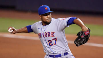 MIAMI, FLORIDA - SEPTEMBER 08: Jeurys Familia #27 of the New York Mets delivers a pitch against the Miami Marlins at loanDepot park on September 08, 2021 in Miami, Florida. (Photo by Mark Brown/Getty Images)