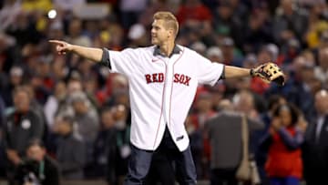 BOSTON, MASSACHUSETTS - OCTOBER 18: Former Boston Red Sox closing pitcher Jonathan Papelbon throws out the ceremonial first pitch prior to Game Three of the American League Championship Series against the Houston Astros at Fenway Park on October 18, 2021 in Boston, Massachusetts. (Photo by Elsa/Getty Images)