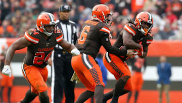 CLEVELAND, OH - NOVEMBER 10: Baker Mayfield #6 of the Cleveland Browns hands the ball off to Kareem Hunt #27 during the third quarter of the game against the Buffalo Bills at FirstEnergy Stadium on November 10, 2019 in Cleveland, Ohio. Cleveland defeated Buffalo 19-16. (Photo by Kirk Irwin/Getty Images)