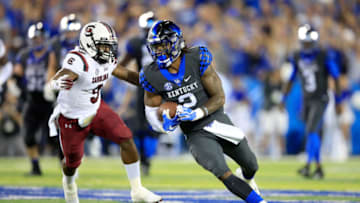 LEXINGTON, KY - SEPTEMBER 29: Dorian Baker #10 of the Kentucky Wildcats runs with the ball against the South Carolina Gamecocks at Commonwealth Stadium on September 29, 2018 in Lexington, Kentucky. (Photo by Andy Lyons/Getty Images)