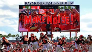 TAMPA, FL - OCTOBER 21: Baker Mayfield #6 hands off to Nick Chubb #24 of the Cleveland Browns during a game against the Tampa Bay Buccaneers at Raymond James Stadium on October 21, 2018 in Tampa, Florida. (Photo by Mike Ehrmann/Getty Images)