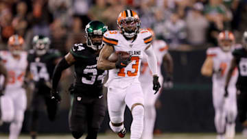 EAST RUTHERFORD, NEW JERSEY - SEPTEMBER 16: Odell Beckham Jr. #13 of the Cleveland Browns breaks free from Brian Poole #34 of the New York Jets to run the ball 89 yards in for the touchdown in the third quarter at MetLife Stadium on September 16, 2019 in East Rutherford, New Jersey. (Photo by Elsa/Getty Images)
