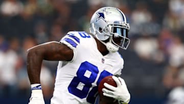 ARLINGTON, TX - OCTOBER 08: Dez Bryant #88 of the Dallas Cowboys prepares to take on the Green Bay Packers at AT&T Stadium on October 8, 2017 in Arlington, Texas. (Photo by Tom Pennington/Getty Images)