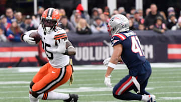 Nov 14, 2021; Cleveland Browns tight end David Njoku (85) runs the ball while New England Patriots cornerback Myles Bryant (41) defends during the second half at Gillette Stadium. Foxborough, Massachusetts, USA; Mandatory Credit: Bob DeChiara-USA TODAY Sports