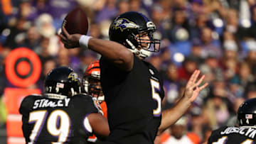 BALTIMORE, MD - NOVEMBER 27: Quarterback Joe Flacco #5 of the Baltimore Ravens passes the ball while teammate offensive tackle Ronnie Stanley #79 blocks against the Cincinnati Bengals in the first quarter at M&T Bank Stadium on November 27, 2016 in Baltimore, Maryland. (Photo by Patrick Smith/Getty Images)