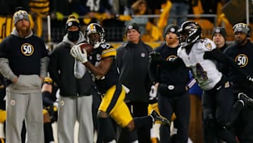 PITTSBURGH, PA - DECEMBER 10: Antonio Brown #84 of the Pittsburgh Steelers makes a catch in front of Brandon Carr #24 of the Baltimore Ravens in the fourth quarter during the game at Heinz Field on December 10, 2017 in Pittsburgh, Pennsylvania. (Photo by Justin K. Aller/Getty Images)